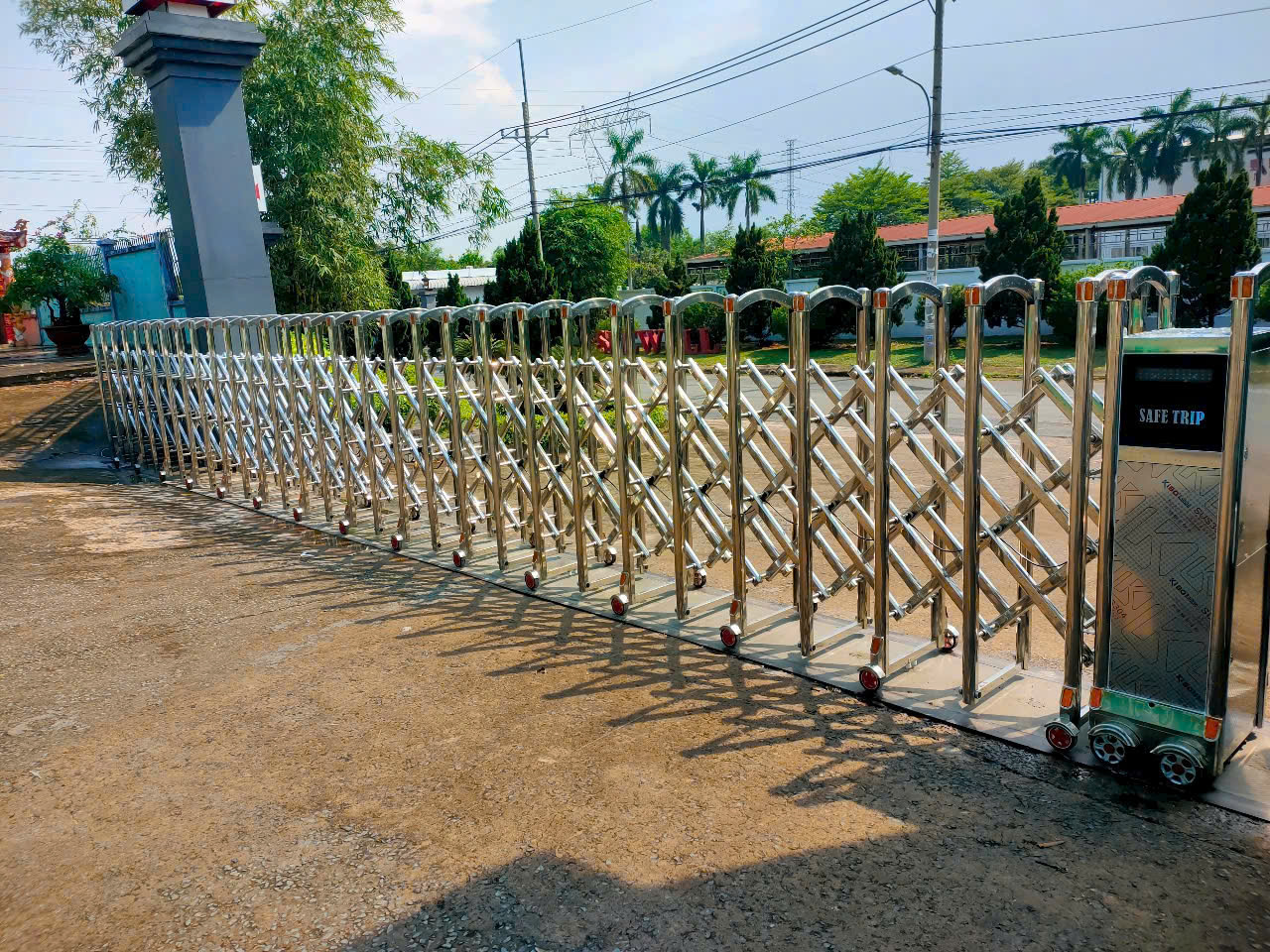  Cổng Xếp Hà Nội. Cửa Cổng Xếp INOX - Nhôm Xóm cây xanh - Dược Hạ - Tiên Dược - Sóc Sơn - TP.Hà Nội Giá Rẻ Nhất